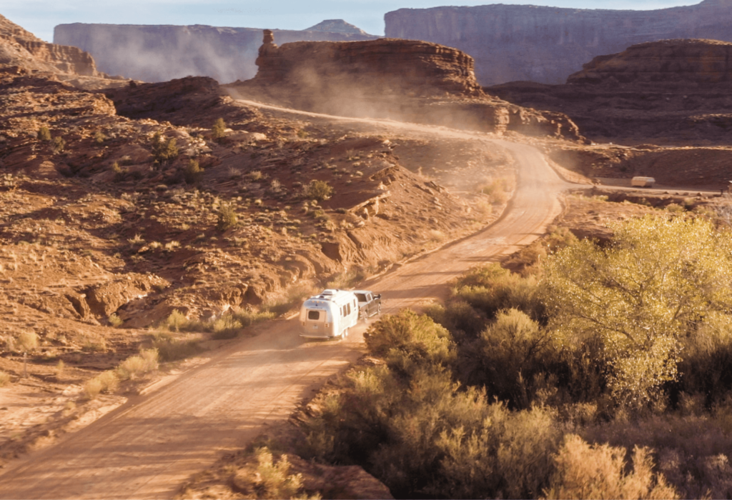 Explore the Grand Canyon with Rvshare | the best road trip towns in Western US to explore.