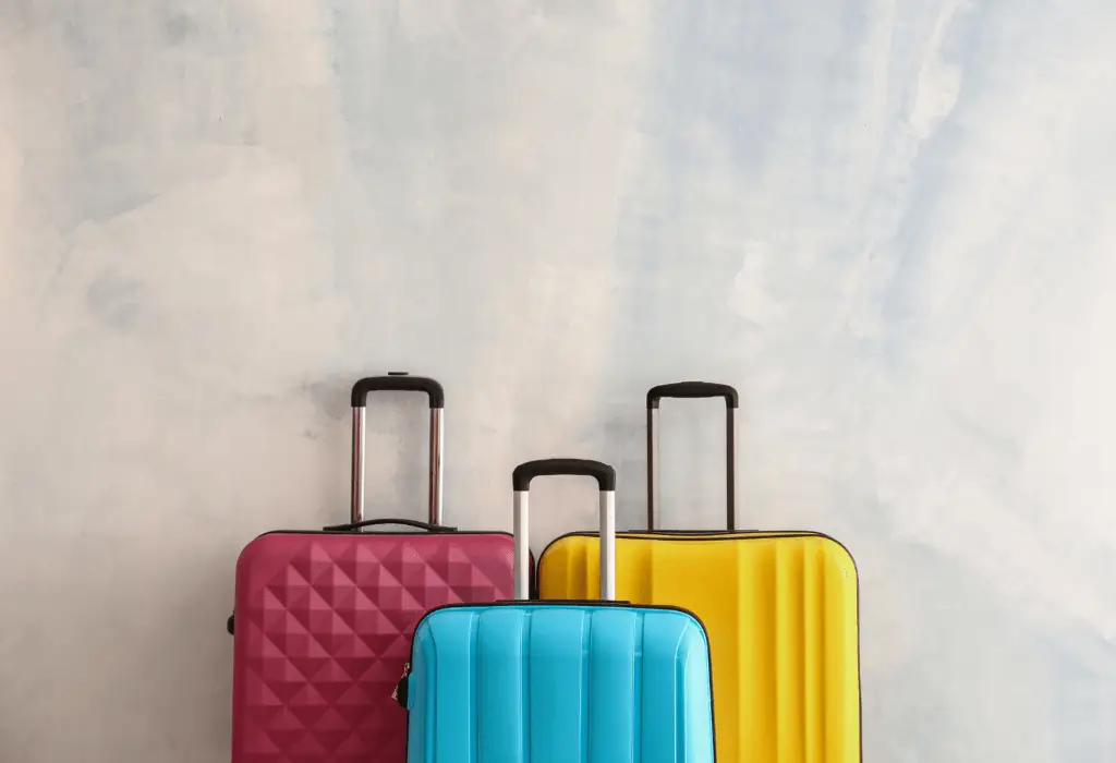 three suitcases lined up | how to pack a suitcase