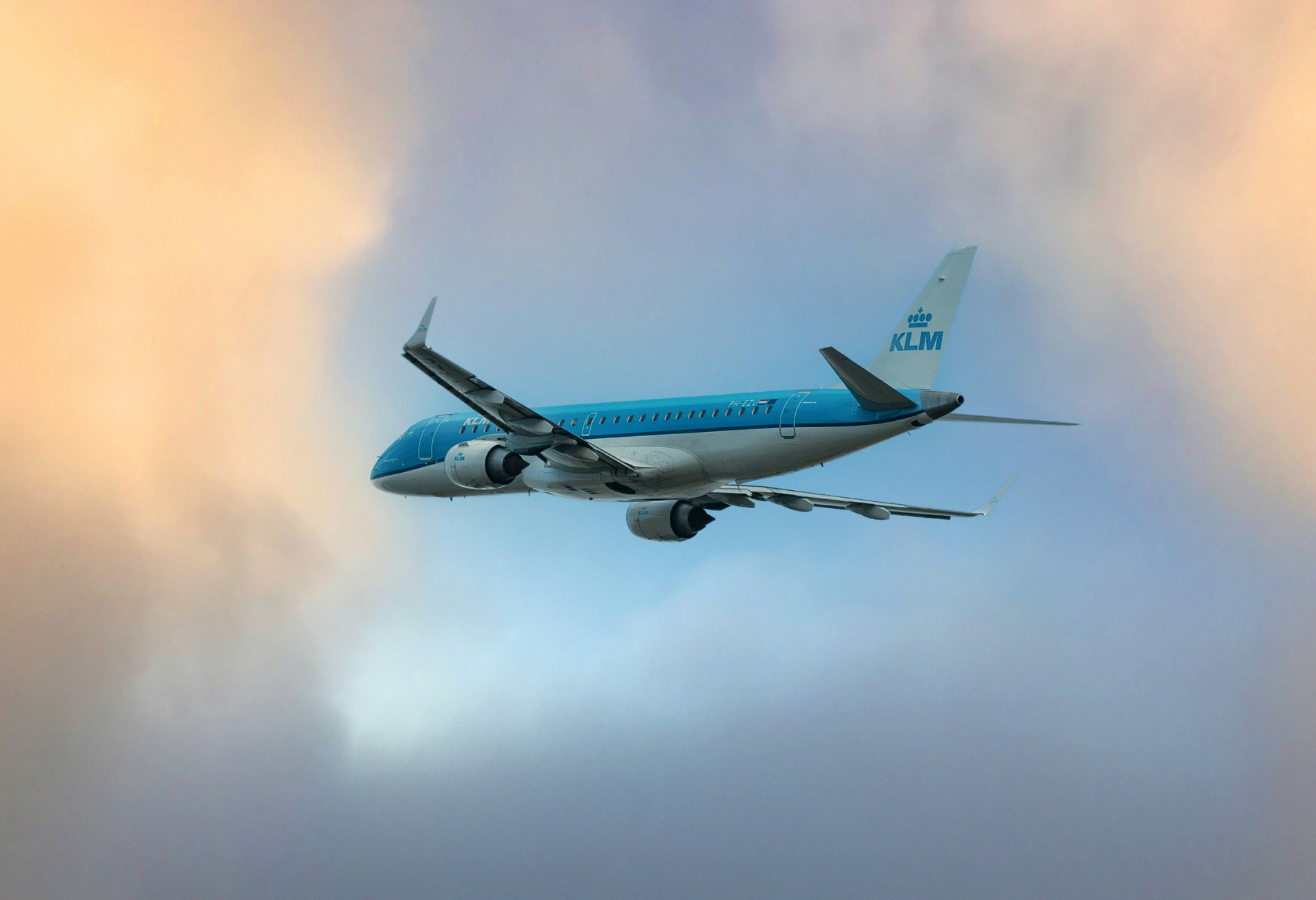 Travel Awaits - Flying Around the World? Save on Airfare with These 5 Tricks